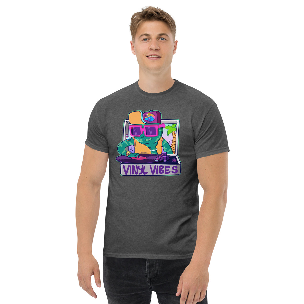 Gift-ready music lover tee for lifelong record diggers, featuring a bold turntable design