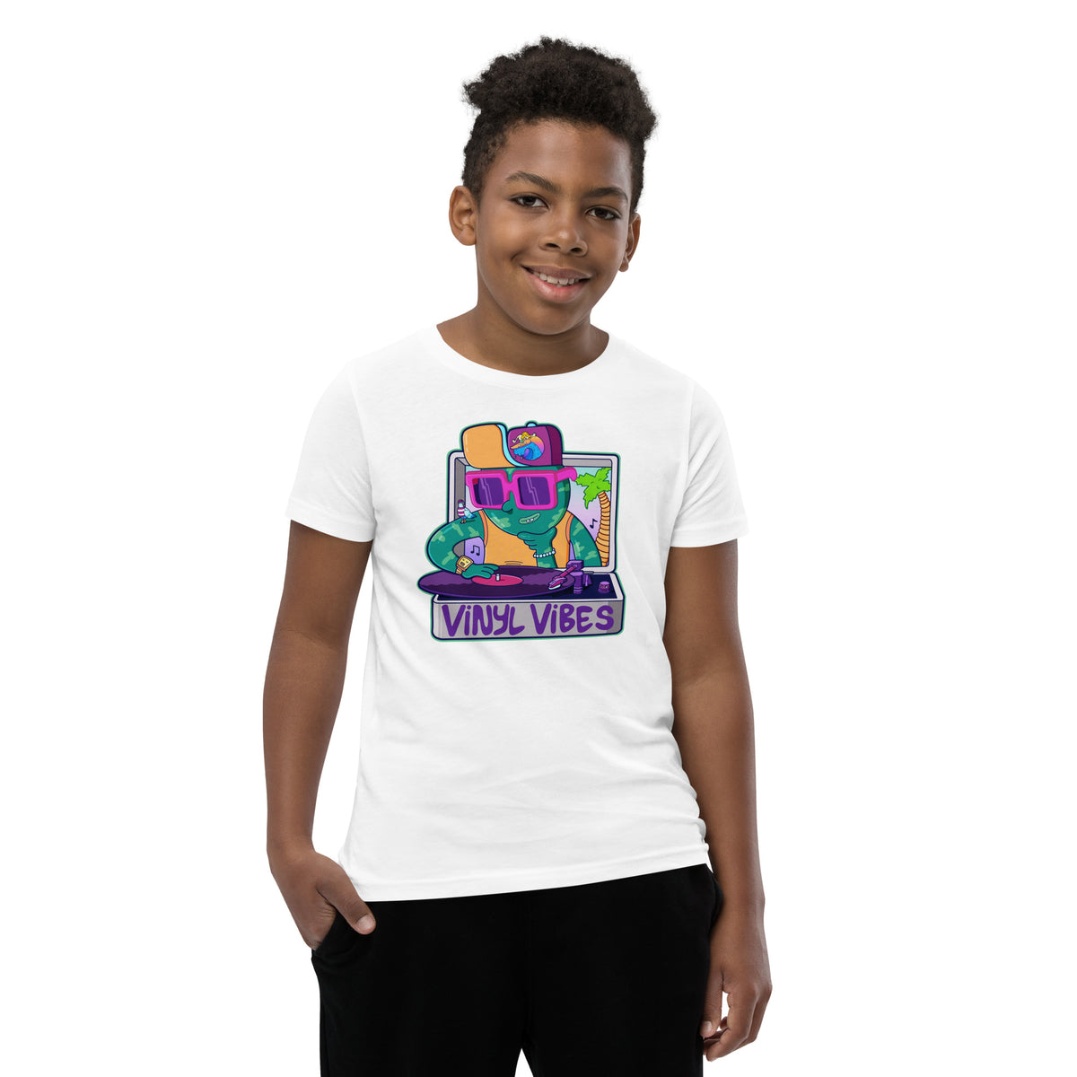 Youth t-shirt with a hand-drawn record player illustration, made for young music lovers by Danvillage Art Lab